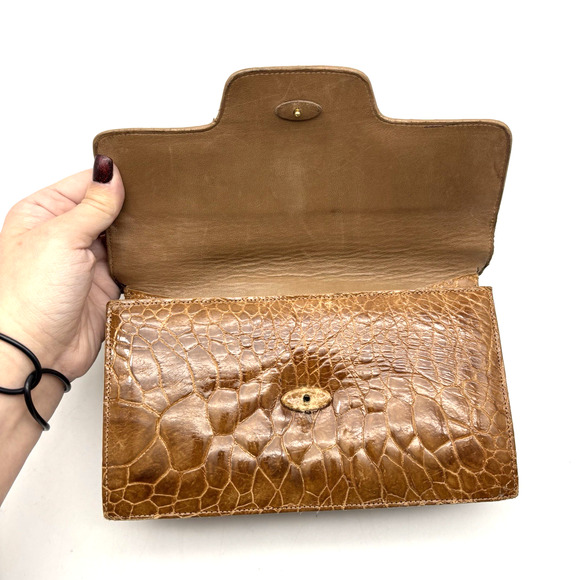 1960s Petit Honey Croc Embossed Patent Leather Top Handle Clutch Made in Italy - Picture 5 of 16
